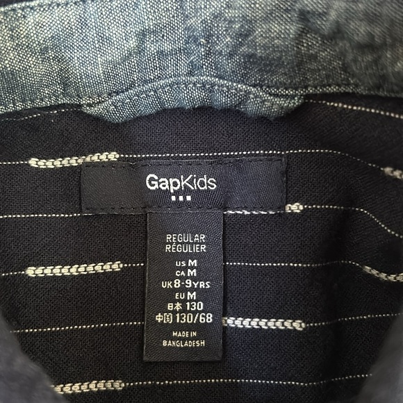 Gap Kids button down. Size 8-9 - Picture 3 of 3